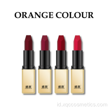 Riasan warna lipstik warna-warni